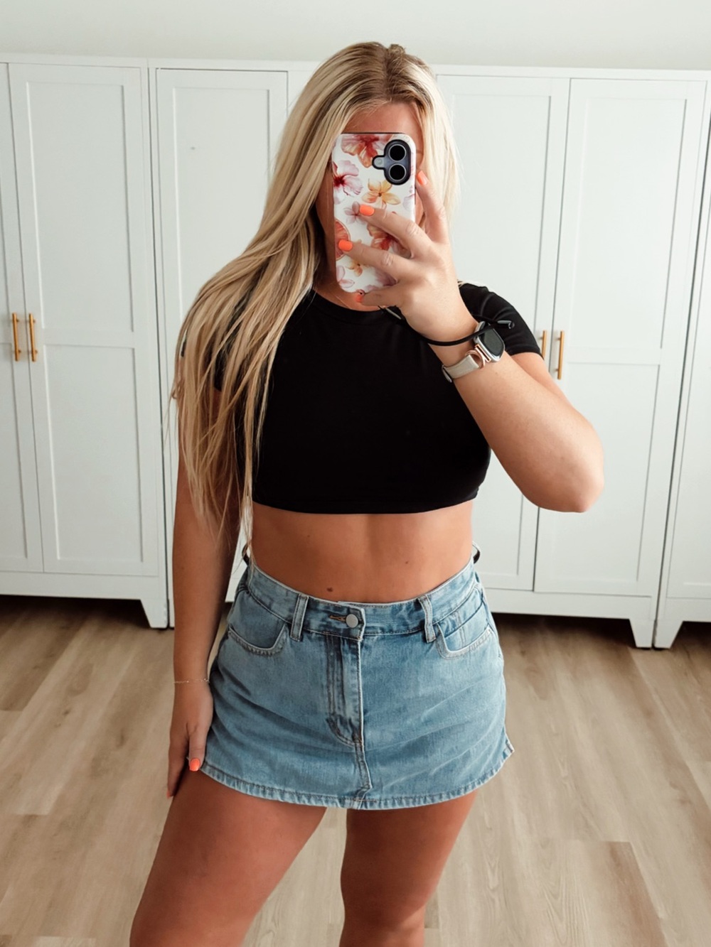 Black ultra crop t shirt